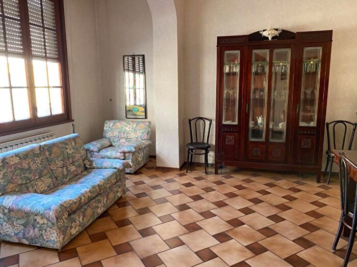 Casa con 6 locali in vendita in Viareggio