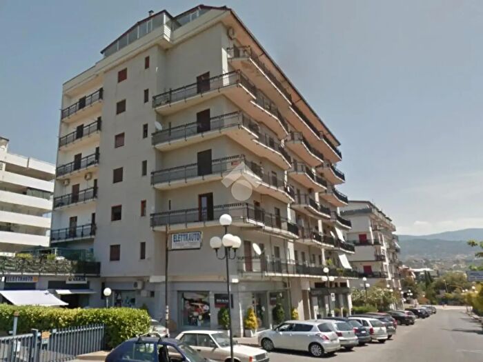 Appartamento trilocale in affitto in Via Genova, Rende