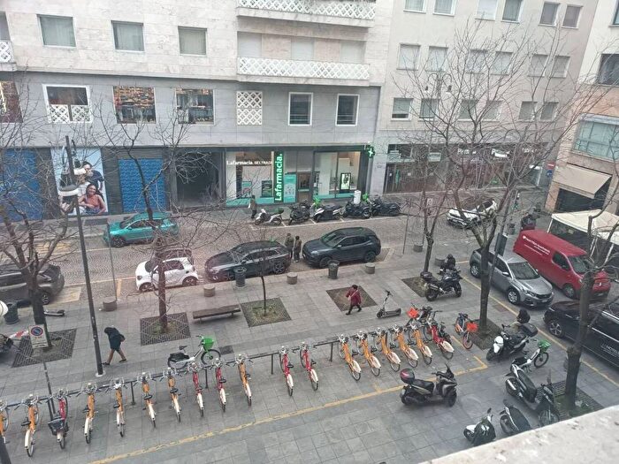 Appartamento trilocale in affitto in Piazza Santa Maria Beltrade, Duomo, Milano