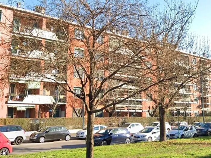 Appartamento trilocale in vendita in Via Inganni, Milano