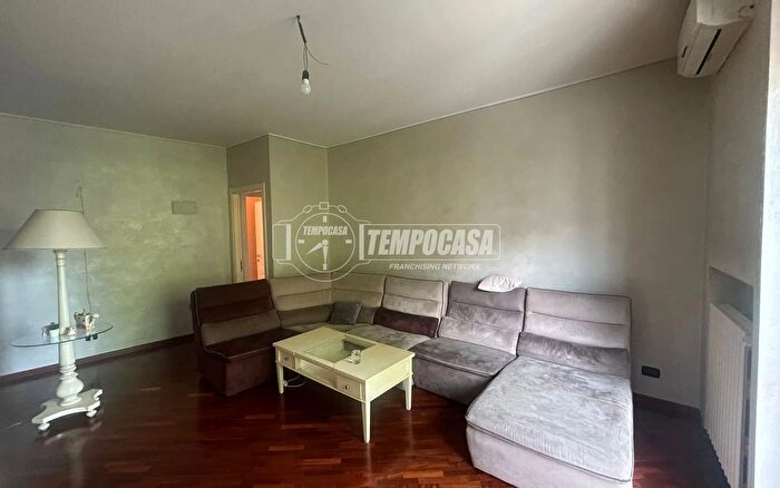 Appartamento quadrilocale in vendita in Piazza Leonardo da Vinci, Asti