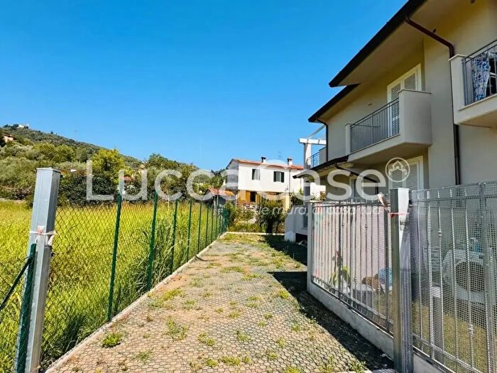 Casa quadrilocale in vendita in Camaiore