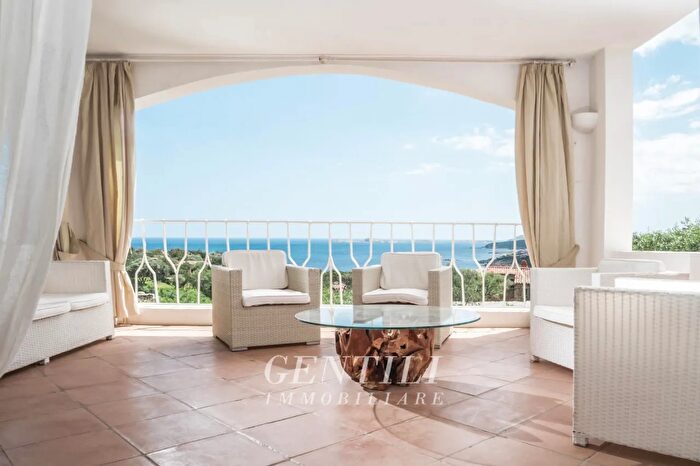 Casa quadrilocale in vendita in Via Capo Ferro, Arzachena