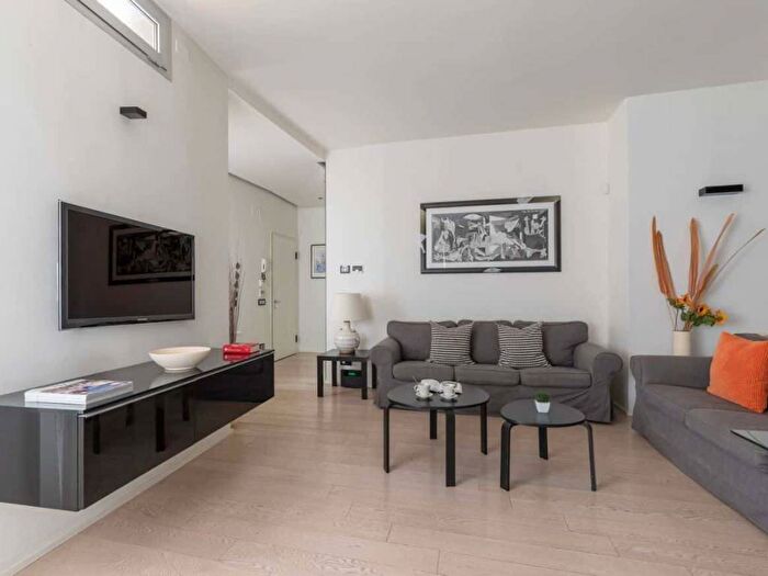 Appartamento trilocale in affitto in Via degli Orti Oricellari, Fortezza Stazione, Firenze