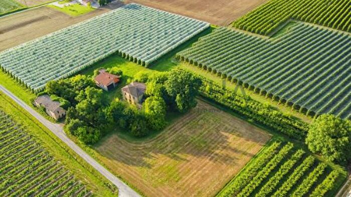 Casa con 6 locali in vendita in Via Quaglia, Faenza