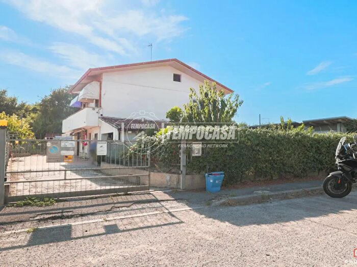 Casa con 8 locali in vendita in Viale dell'Artigianato, Riccione