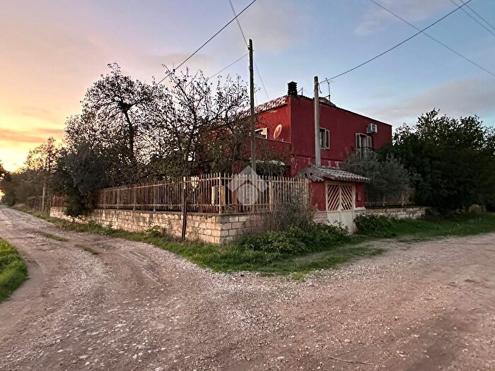 Casa con 7 locali in vendita in Via del Mare, Foggia