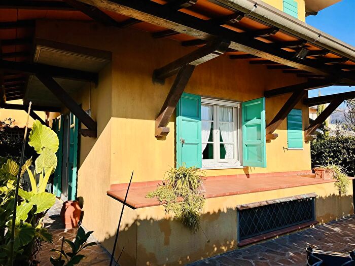 Casa con 5 locali in vendita in Forte Dei Marmi