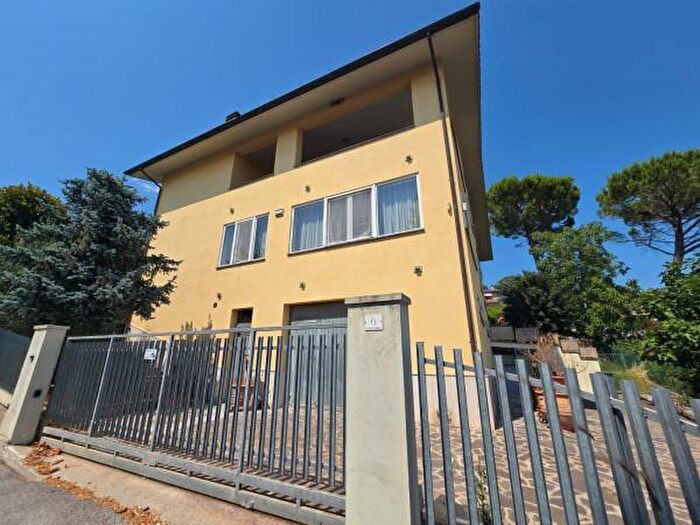 Casa con 6 locali in vendita in Perugia
