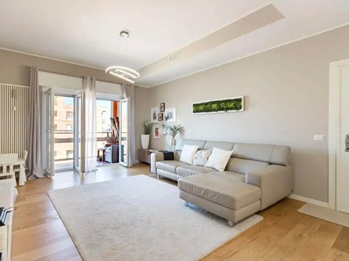 Appartamento trilocale in vendita in Via Marzabotto, Sesto San Giovanni