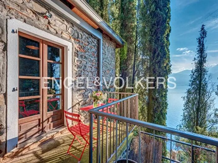 Casa trilocale in vendita in Varenna