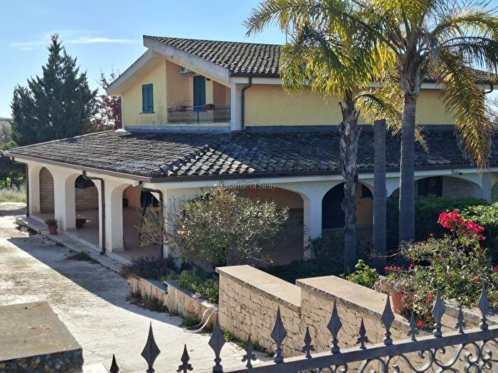 Casa quadrilocale in vendita in Contrada Biduri, Ispica