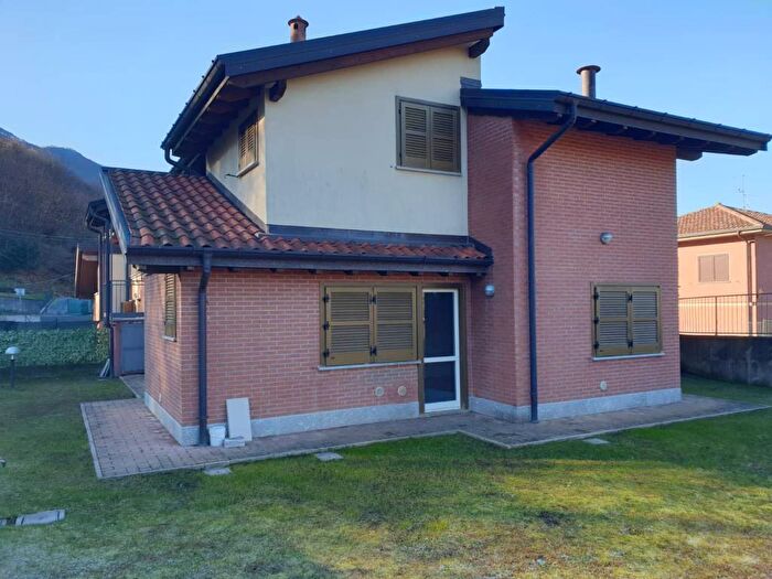 Appartamento bilocale in affitto in Via per Sarigo, Castello, Castelveccana