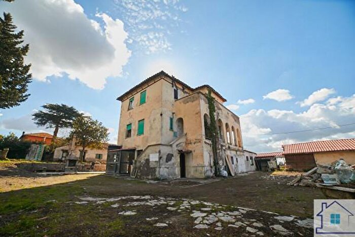 Casa con 6 locali in vendita in Via Appia Nuova, Marino