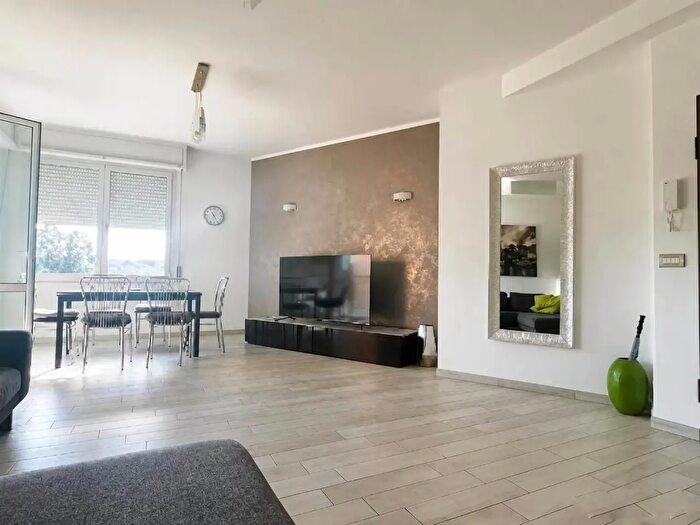 Appartamento con 6 locali in vendita in Viareggio