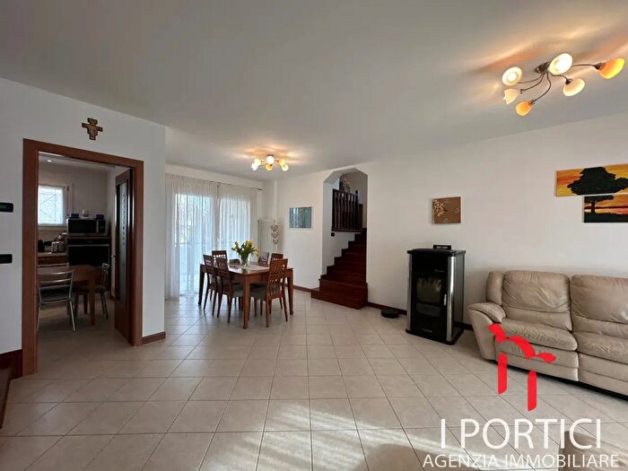 Casa con 9 locali in vendita in Via Cavalieri di Vittorio Veneto, Scorze