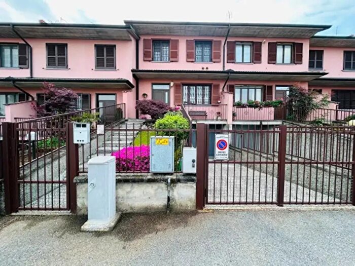 Casa quadrilocale in vendita in Vicolo Gian Lorenzo Bernini, Salerano Sul Lambro