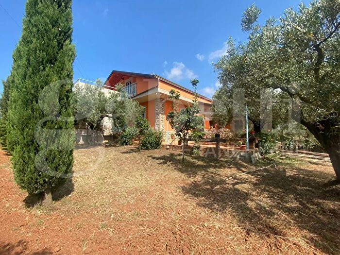 Casa quadrilocale in affitto in Via Caduti di Ponte delle Grazie Snc, Lamezia Terme