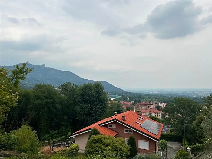 Casa con 7 locali in vendita in Via Saretto, Cantalupa