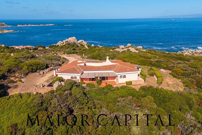 Casa con 6 locali in vendita in Porto Santa Teresa di Gallura, Santa Teresa Gallura