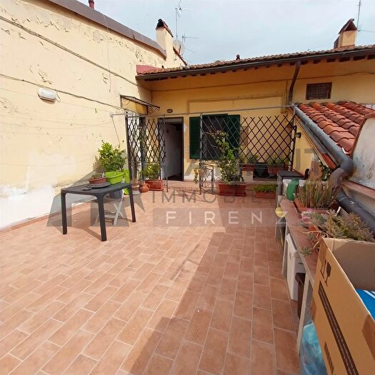 Appartamento quadrilocale in vendita in Lastra A Signa