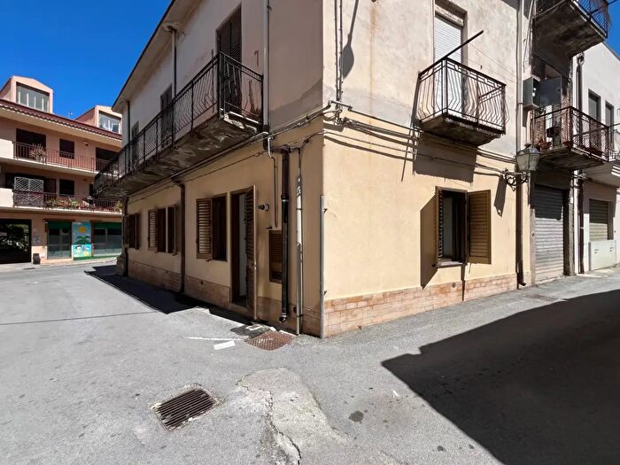 Appartamento quadrilocale in vendita in Via Garibaldi, Barcellona Pozzo Di Gotto