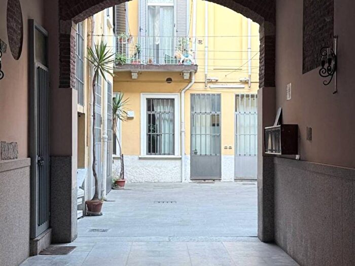 Appartamento quadrilocale in affitto in Via Arnolfo di Cambio, Paolo Sarpi, Milano
