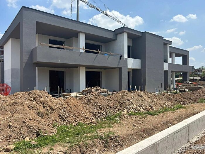 Appartamento quadrilocale in vendita in Via Edmondo De Amicis, Fino Mornasco