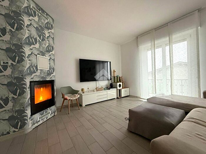 Appartamento quadrilocale in vendita in Via Trieste, Brenna