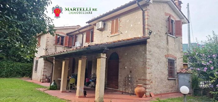Casa con 6 locali in vendita in Via del Rio Pietrasanta, Pietrasanta
