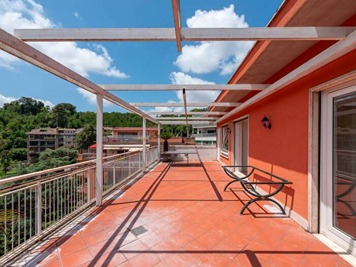 Casa trilocale in affitto in Via dei Colli della Farnesina, Camilluccia Farnesina, Roma