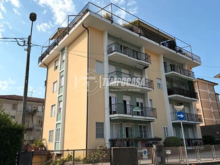 Appartamento quadrilocale in vendita in Via Vittorio Veneto, Arona