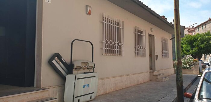 Casa con 8 locali in vendita in Semproniano