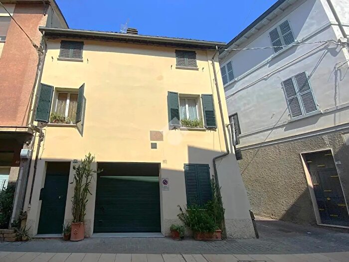 Casa trilocale in vendita in Via Roma, Meldola