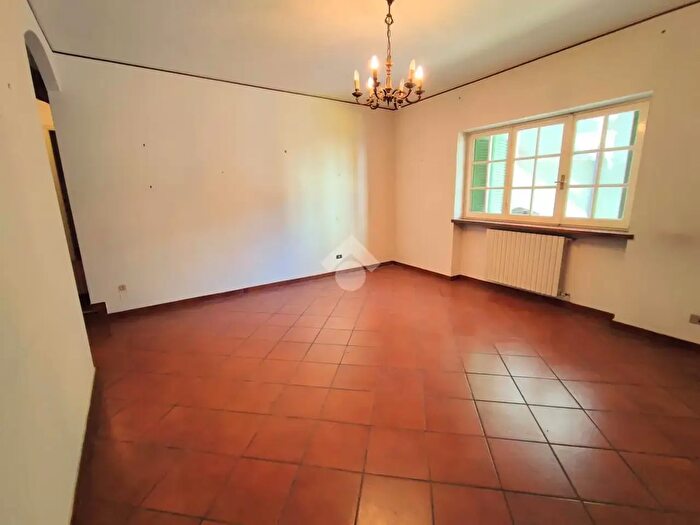 Casa con 10 locali in vendita in Piazza Monsignor F Guerra, Volpedo