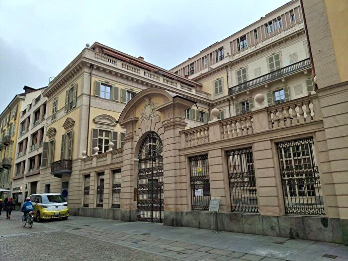 Appartamento trilocale in affitto in Via Luigi Lagrange, Via Roma, Torino
