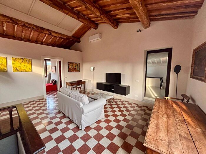 Casa trilocale in affitto in Piazza del Carmine, Piazza Anfiteatro Torre Guinigi, Lucca