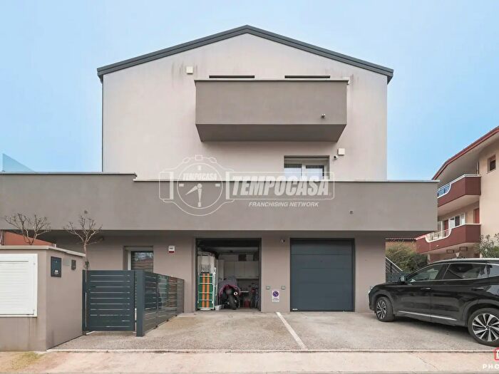 Appartamento quadrilocale in vendita in Viale Camogli, Riccione