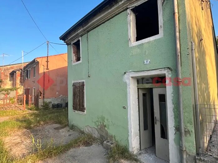 Casa quadrilocale in vendita in Via Chiesa, Arcole