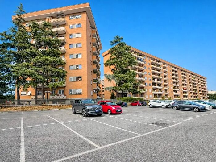 Appartamento trilocale in vendita in Viale Bruno Rizzieri, Roma