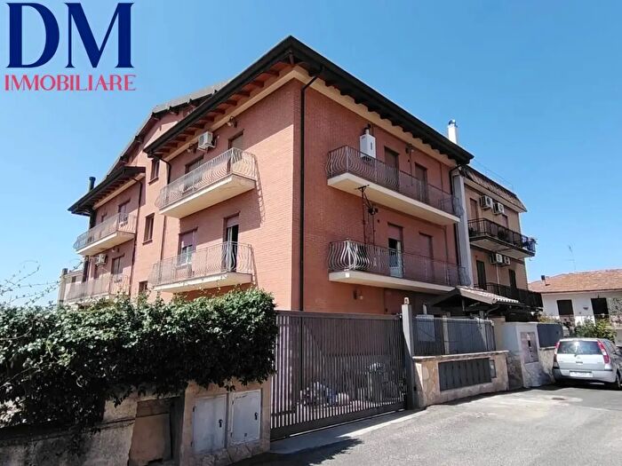 Appartamento quadrilocale in vendita in Via Pietro Lusetti, Roma