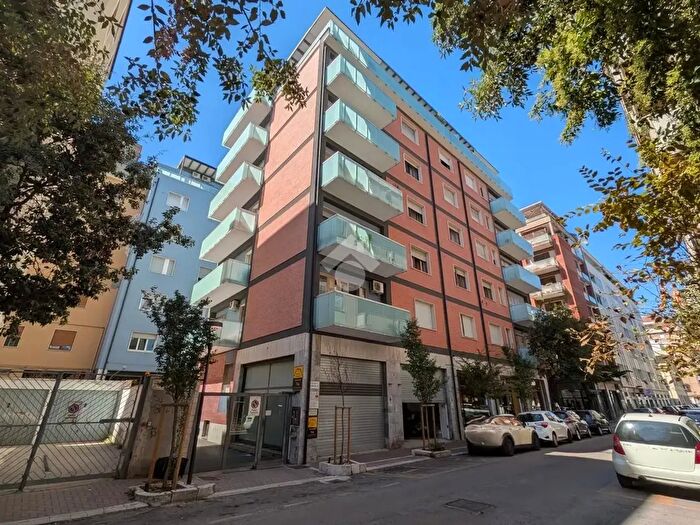 Appartamento trilocale in vendita in Via Napoli, Pescara
