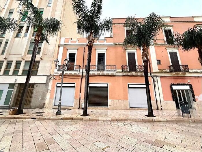 Appartamento con 10 locali in affitto in Corso Umberto Brindisi, Brindisi