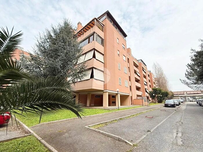 Appartamento trilocale in vendita in Via Luigi Gastinelli, Roma