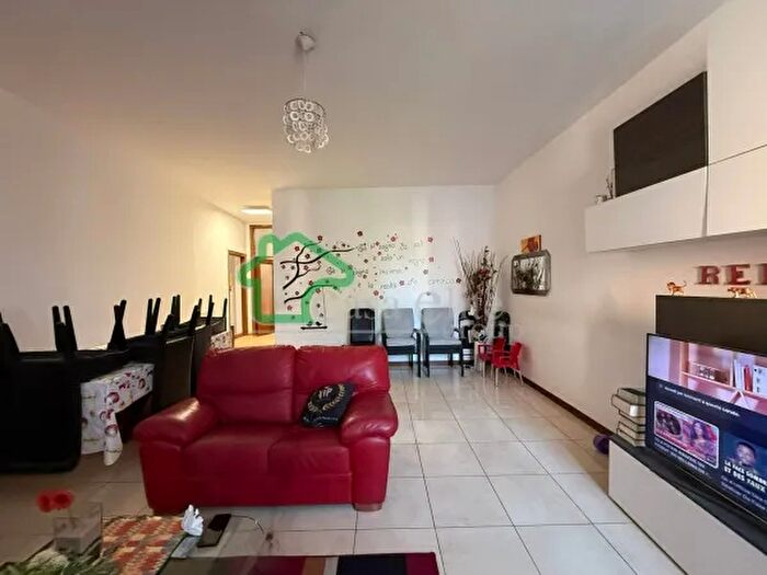 Appartamento trilocale in vendita in Via Lodino, Lodi