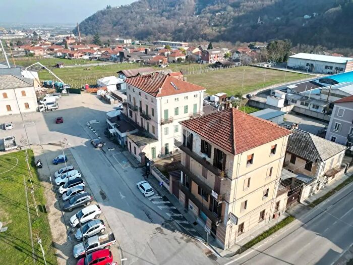 Appartamento quadrilocale in vendita in Piazza Stazione, Barge