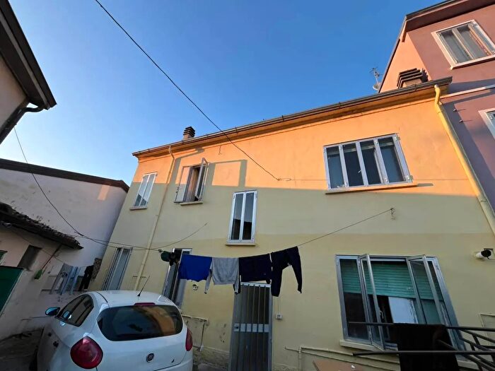 Casa con 10 locali in vendita in Suzzara