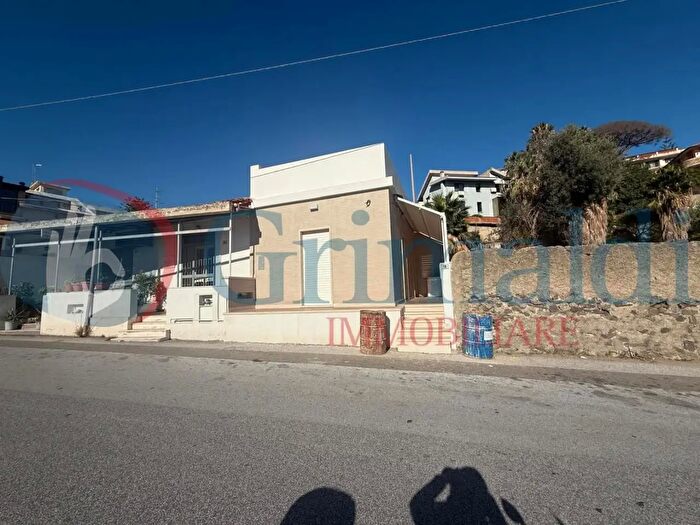 Casa bilocale in vendita in Via Zafferia, Messina