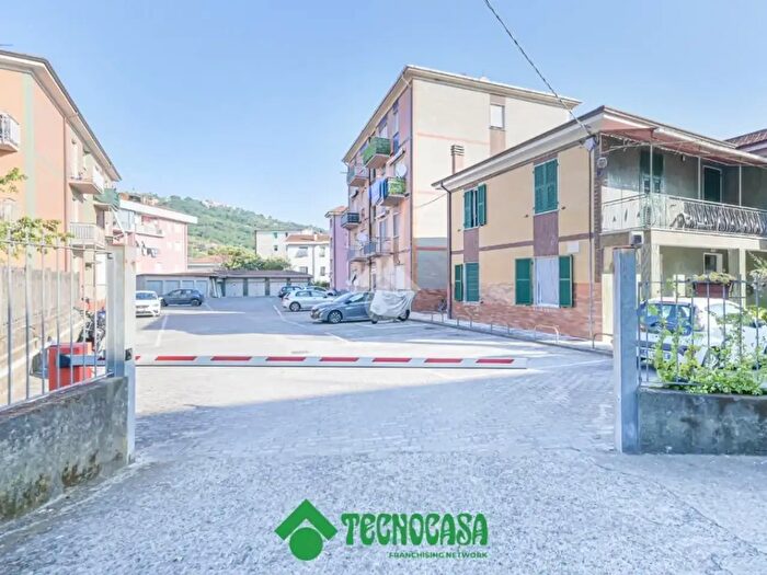 Appartamento quadrilocale in vendita in Via Antonio Gramsci, Follo