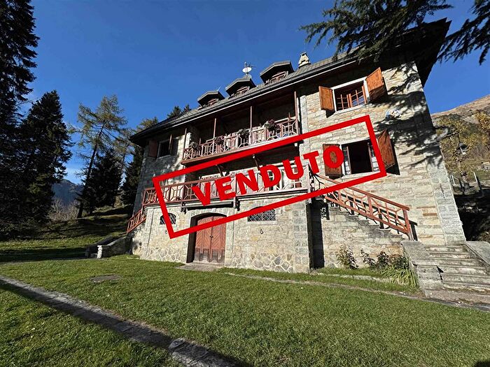 Appartamento trilocale in vendita in Via Fraciscio, Campodolcino